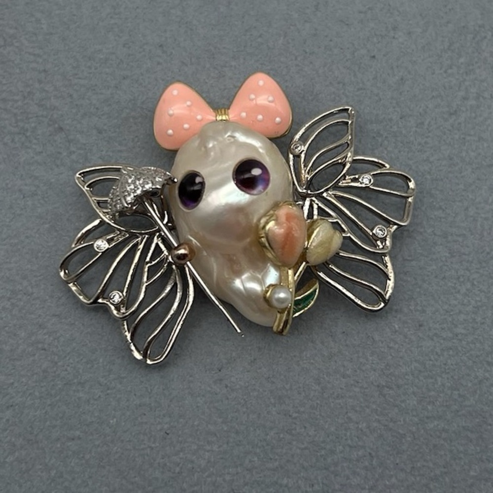 Cute Pearl Butterfly Pendant with Pink Bow